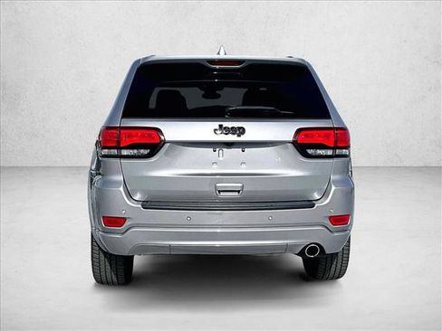 Used 2019 Jeep Grand Cherokee Altitude image 4