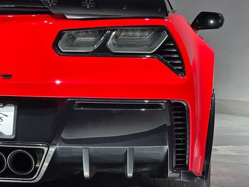 Used 2016 Chevrolet Corvette Z06 w/ Z07 Performance Package RWD image 8