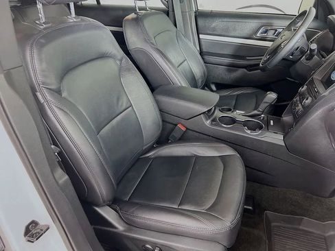 Used 2017 Ford Explorer XLT w/ Equipment Group 202A image 30