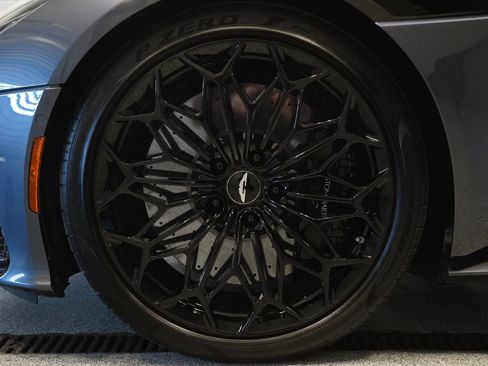 Used 2021 Aston Martin DBS Superleggera RWD image 9
