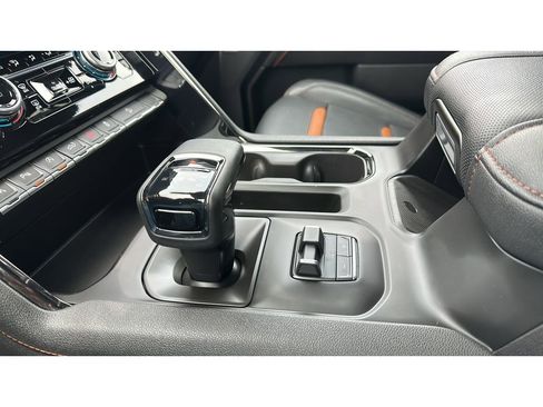 Used 2024 GMC Sierra 1500 AT4 w/ Technology Package AWD/4WD image 17
