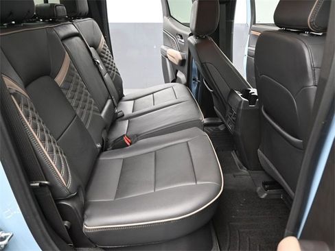 Used 2025 GMC Canyon Denali image 25