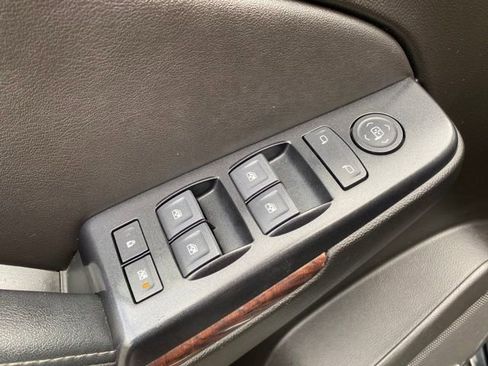 Used 2019 GMC Yukon SLE w/ SLE Value Package image 17