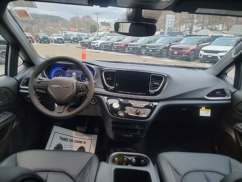 New 2026 Chrysler Pacifica Select image 17