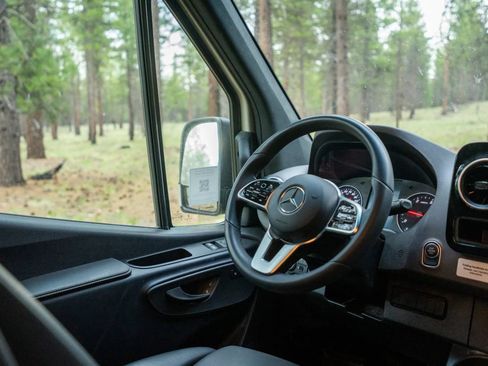 Used 2024 Mercedes-Benz Sprinter 2500 image 12