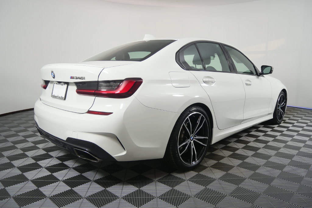 Used 2022 BMW M340i RWD image 5