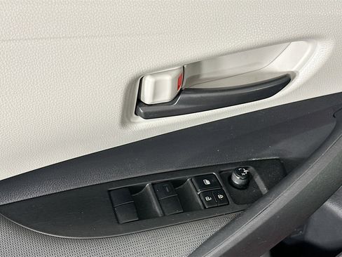 Used 2022 Toyota Corolla LE image 15