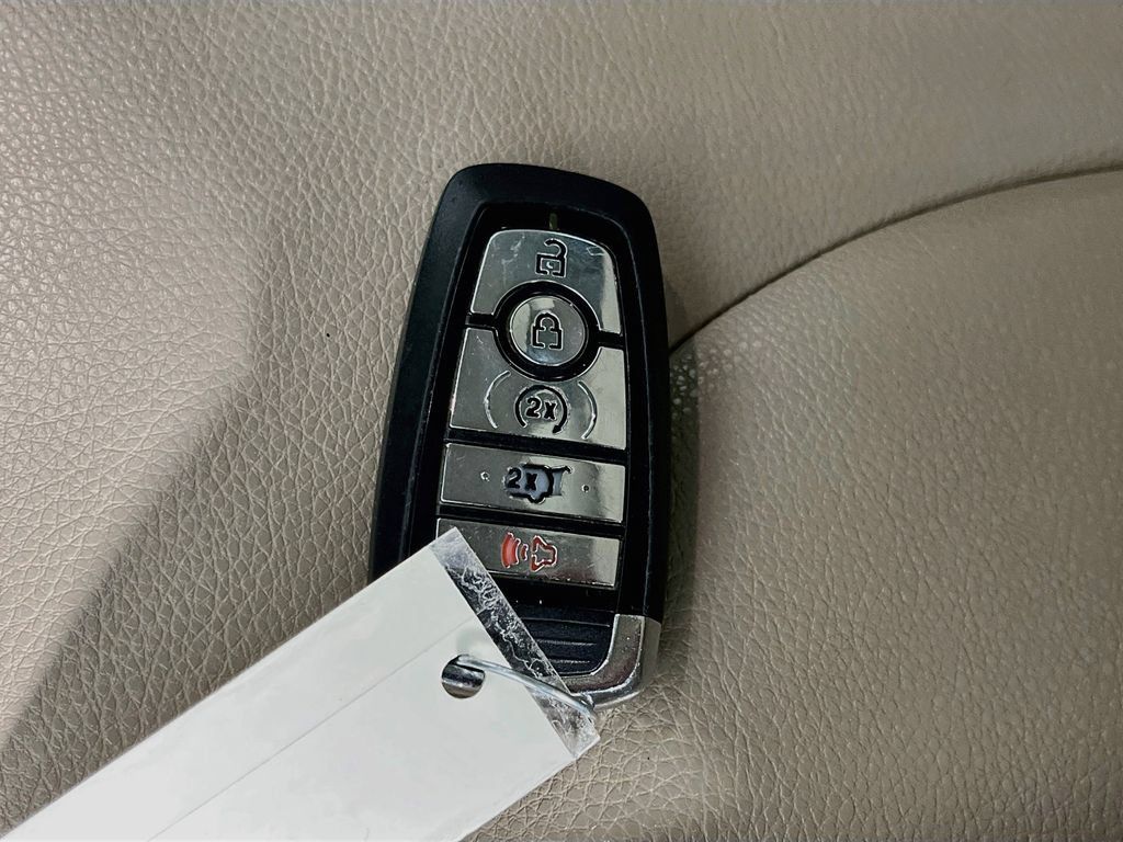 Used 2022 Lincoln Nautilus FWD image 23