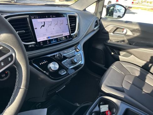 New 2026 Chrysler Pacifica Select image 71