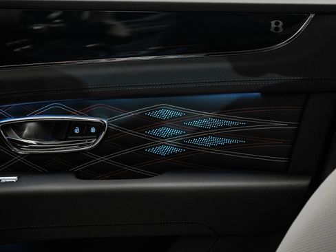 Used 2025 Bentley Bentayga Extended Wheelbase image 63