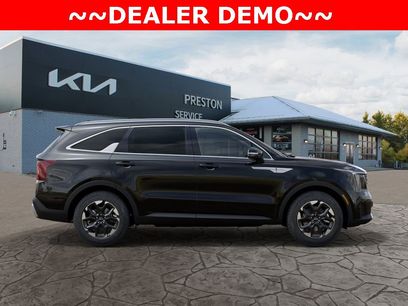 New 2025 Kia Sorento S