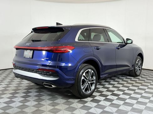 Used 2025 Audi Q5 Premium w/ Convenience Package image 9