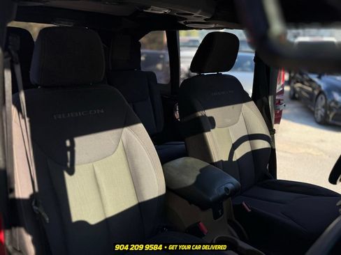 Used 2013 Jeep Wrangler Unlimited Rubicon w/ Connectivity Group AWD/4WD image 28