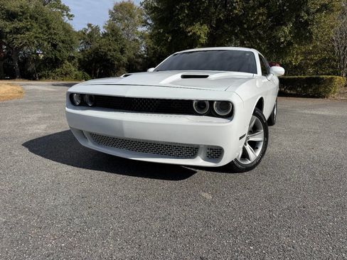 Used 2018 Dodge Challenger SXT image 27