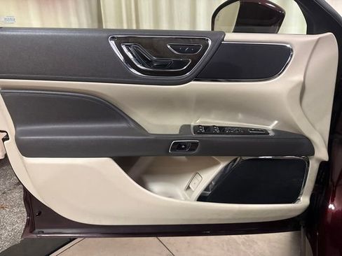 Used 2017 Lincoln Continental Select w/ Climate Package image 12