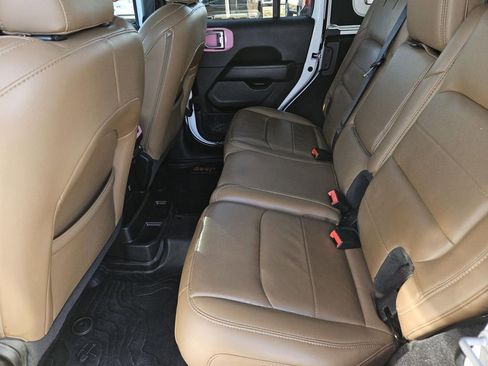 Used 2020 Jeep Wrangler Unlimited Sahara image 28