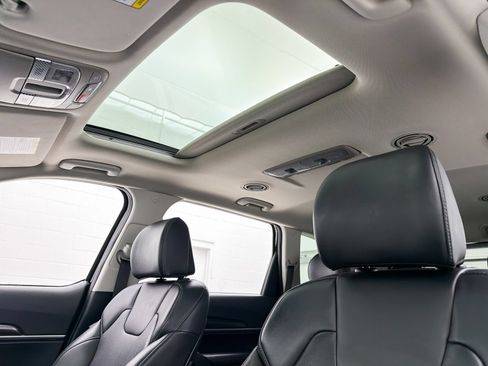 Used 2024 Kia Telluride S w/ S Sunroof Package FWD image 18