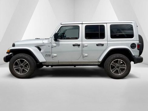 Used 2023 Jeep Wrangler Unlimited Sahara AWD/4WD image 4
