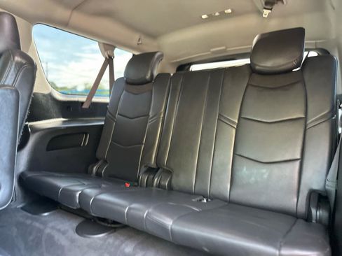 Used 2020 Cadillac Escalade ESV Luxury w/ Escalade Sport Edition AWD/4WD image 15
