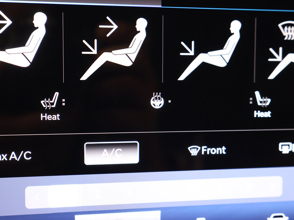 Used 2023 Chrysler Pacifica Touring-L FWD image 47