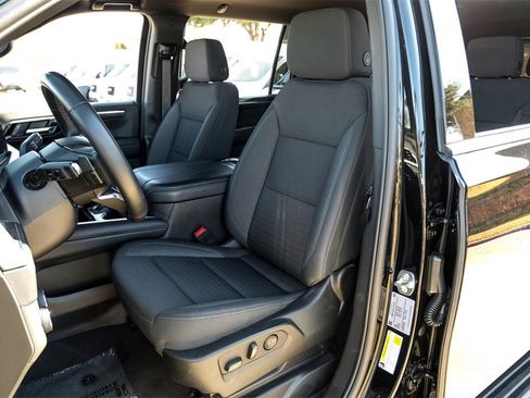 Used 2025 Chevrolet Suburban LS image 31