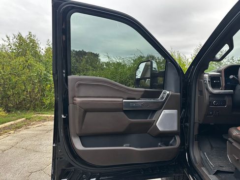 New 2025 Ford F250 King Ranch w/ Chrome Package image 30