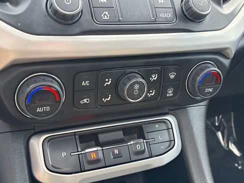 Used 2023 GMC Acadia SLE w/ Driver Convenience Package image 16