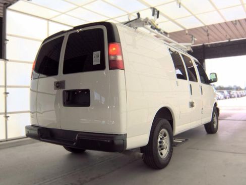 Used 2017 Chevrolet Express 2500 RWD image 5