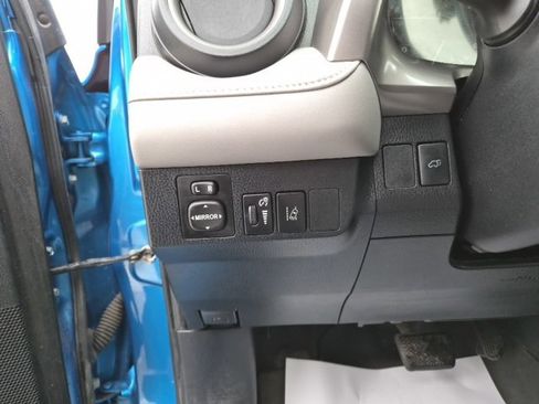 Used 2018 Toyota RAV4 XLE image 17