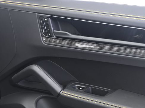 Certified 2024 Porsche Cayenne Turbo GT AWD/4WD image 21