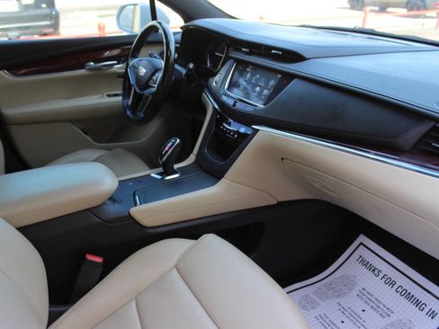 Used 2019 Cadillac XT5 Luxury FWD image 9