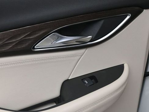 Used 2022 Buick Envision Avenir w/ Technology Package II FWD image 23