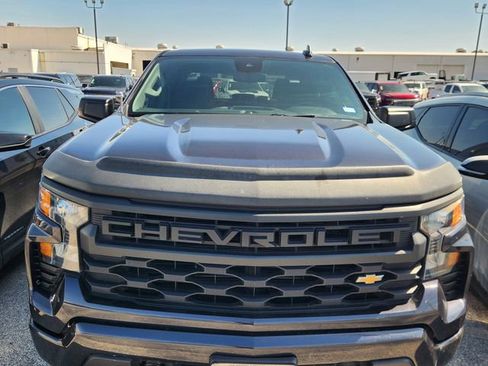 Used 2023 Chevrolet Silverado 1500 Custom image 2