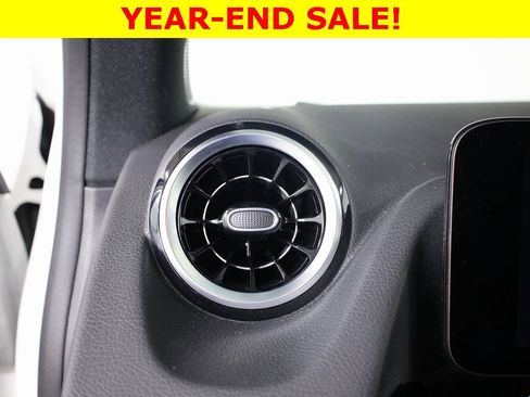 Used 2025 Mercedes-Benz GLA 250 4MATIC image 10