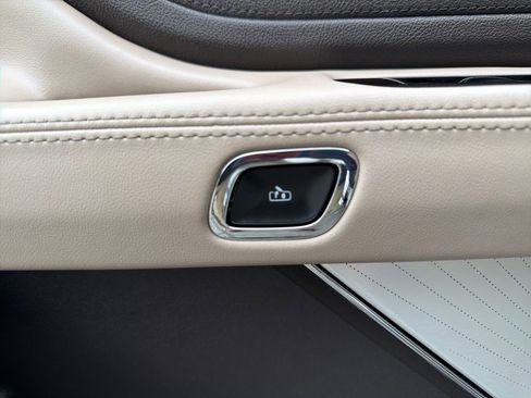 Used 2023 Lincoln Aviator Reserve w/ Equipment Group 201A image 19