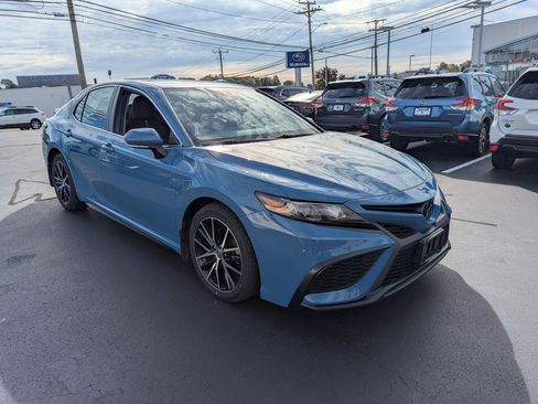Used 2023 Toyota Camry SE image 2