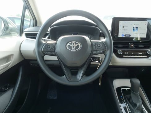 Used 2025 Toyota Corolla LE image 16