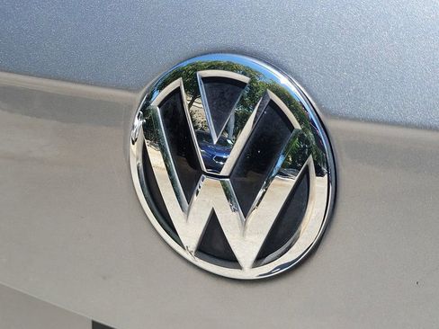 Used 2021 Volkswagen Tiguan SEL FWD image 12