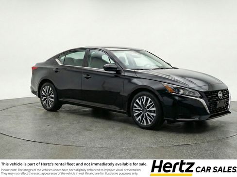 Used 2025 Nissan Altima 2.5 SV image 1
