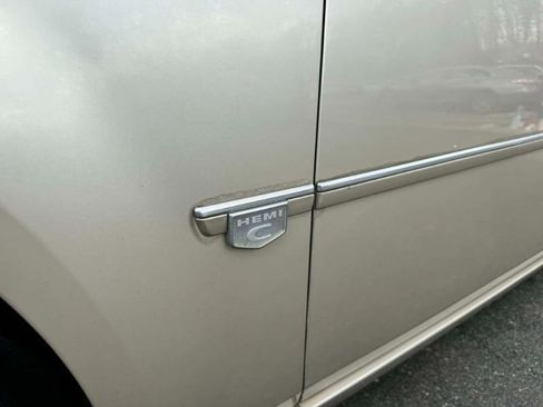 Used 2006 Chrysler 300 C w/ Navigation & Sound Group II image 21