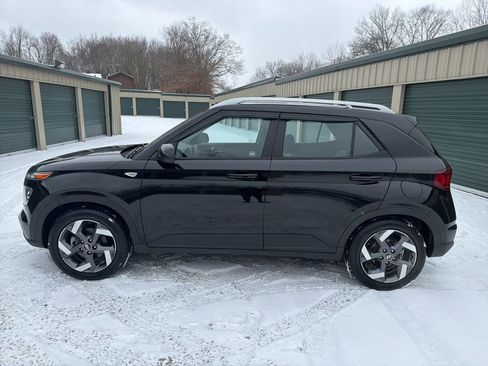 Used 2021 Hyundai Venue SEL image 3
