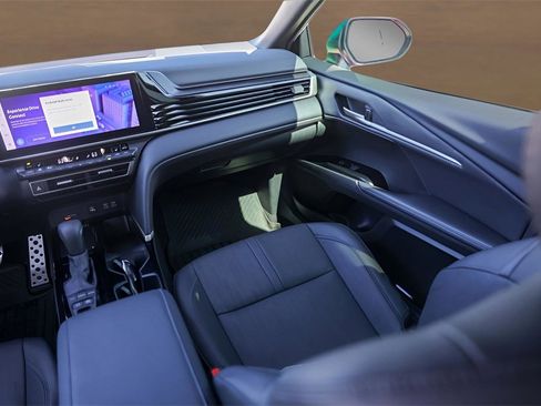 Used 2025 Toyota Camry XSE image 28