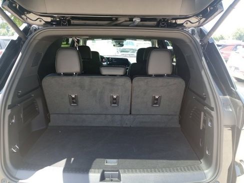 Certified 2024 Chevrolet Traverse RS image 16