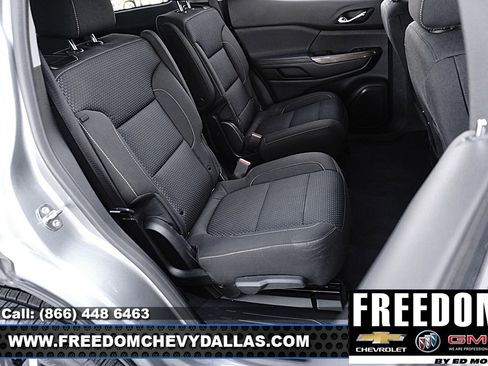 Used 2023 GMC Acadia SLE image 13