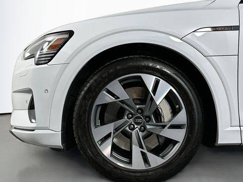 Used 2023 Audi e-tron Premium w/ Convenience Plus Package image 12