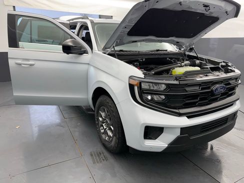 New 2025 Ford Expedition Active AWD/4WD image 14