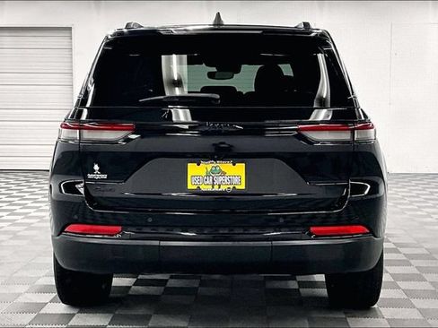 Used 2023 Jeep Grand Cherokee Altitude AWD/4WD image 5