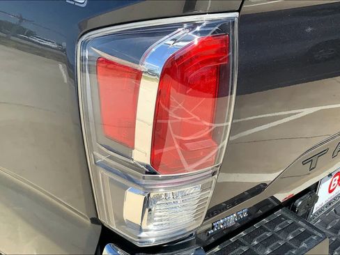 Used 2020 Toyota Tacoma TRD Off-Road AWD/4WD image 26