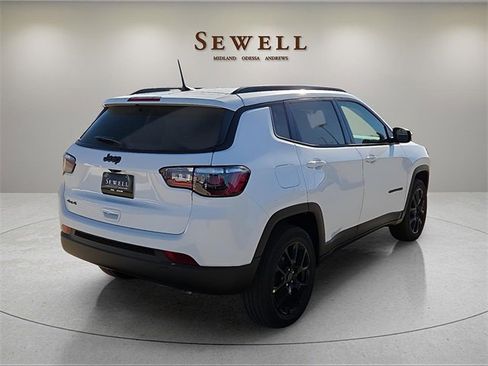 New 2026 Jeep Compass Latitude image 4