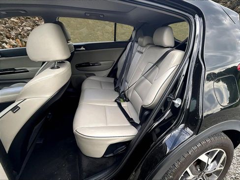 Used 2022 Kia Sportage EX w/ EX Technology Package image 24